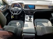 ✅ 2024 Volkswagen Atlas SE • VIN: 1V2DR2CA9RC510753 • Lot: 69952835. Wystawiony na Copart z przebiegiem 40 386 mil. Bezpłatny archiwum sprzedaży aukcyjnych z USA i szczegółowy raport historii pojazdu na DreamBid. Zdjęcie 8.