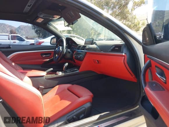 ✅ 2015 BMW 4 Series 435i • VIN: WBA3R1C57FK193807 • Lot: 41967964. Wystawiony na IAAI z przebiegiem 126 245 mil. Bezpłatny archiwum sprzedaży aukcyjnych z USA i szczegółowy raport historii pojazdu na DreamBid. Zdjęcie 5.