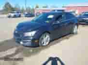 2016 Chevrolet Cruze LTZ z VIN 1G1PG5SB4G7193110, wystawiony jako IAAI lot #43450332 z przebiegiem 176 393 mil mil oraz . Historia ofert i sprzedaży dostępna na DreamBid. Obrazek 2.