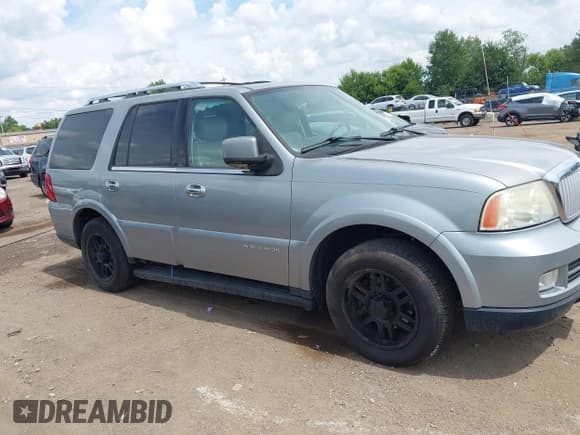 ✅ 2006 Lincoln Navigator Luxury • VIN: 5LMFU275X6LJ27785 • Lot: 42882364. Listed on IAAI with 178,749 mi. Free auction sales archive from the USA and detailed vehicle history report at DreamBid. Image 14.