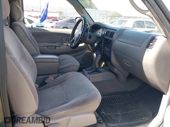 ✅ 2002 Toyota Tacoma PreRunner • VIN: 5TESN92N22Z095154 • Lot: 42516871. Listed on IAAI with 249,350 mi. Free auction sales archive from the USA and detailed vehicle history report at DreamBid. Image 5.