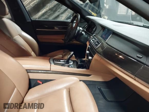 ✅ 2014 BMW 7 Series ALPINA B7 xDrive • VIN: WBAYF8C53ED141858 • Lot: 40987098. Wystawiony na IAAI z przebiegiem 128 404 mil. Bezpłatny archiwum sprzedaży aukcyjnych z USA i szczegółowy raport historii pojazdu na DreamBid. Zdjęcie 5.