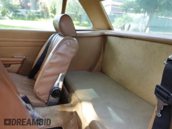 ✅ 1981 Mercedes-Benz 380 SL • VIN: WDBBA45A7BB004793 • Lot: 90682575. Wystawiony na Copart z przebiegiem 106 418 mil. Bezpłatny archiwum sprzedaży aukcyjnych z USA i szczegółowy raport historii pojazdu na DreamBid. Zdjęcie 6.