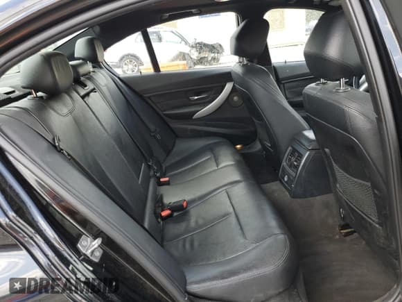 ✅ 2015 BMW 3 Series 335i • VIN: WBA3A9G51FNS66717 • Lot: 51634895. Wystawiony na Copart z przebiegiem 143 472 mil. Bezpłatny archiwum sprzedaży aukcyjnych z USA i szczegółowy raport historii pojazdu na DreamBid. Zdjęcie 10.