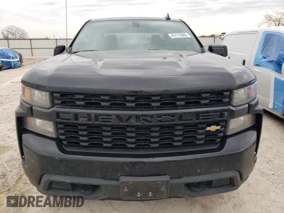 ✅ 2020 Chevrolet Silverado 1500 Custom • VIN: 1GCRWBEK7LZ371409 • Lot: 45115505. Wystawiony na Copart z przebiegiem 62 153 mil. Bezpłatny archiwum sprzedaży aukcyjnych z USA i szczegółowy raport historii pojazdu na DreamBid. Zdjęcie 5.