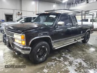 ✅ 1992 Chevrolet Silverado 2500 • VIN: 2GCFK29K8N1210667 • Lot: 70644445. Wystawiony na Copart z przebiegiem 226 389 mil. Bezpłatny archiwum sprzedaży aukcyjnych z USA i szczegółowy raport historii pojazdu na DreamBid. Zdjęcie 1.