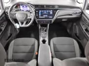 ✅ 2023 Chevrolet Bolt EV 1LT • VIN: 1G1FW6S03P4179221 • Lot: 48634555. Wystawiony na Copart z przebiegiem 35 636 mil. Bezpłatny archiwum sprzedaży aukcyjnych z USA i szczegółowy raport historii pojazdu na DreamBid. Zdjęcie 8.