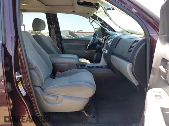 ✅ 2013 Toyota Sequoia SR5 • VIN: 5TDZY5G12DS044399 • Лот: 43080243. Опубликован ранее на IAAI с пробегом 139 797 миль. Бесплатный доступ к архиву аукционных продаж из США и подробный отчёт об истории автомобиля на DreamBid. Изображение 5.