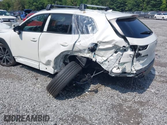 ✅ 2025 Mazda CX-50 S Premium Plus • VIN: 7MMVABEMXSN321379 • Лот: 42897243. Опубликован ранее на IAAI с пробегом 3 694 миль. Бесплатный доступ к архиву аукционных продаж из США и подробный отчёт об истории автомобиля на DreamBid. Изображение 3.