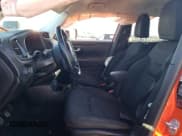 ✅ 2017 Jeep Renegade Altitude • VIN: ZACCJABH5HPG29889 • Lot: 77868264. Wystawiony na Copart z przebiegiem 97 397 mil. Bezpłatny archiwum sprzedaży aukcyjnych z USA i szczegółowy raport historii pojazdu na DreamBid. Zdjęcie 7.