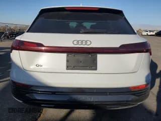 ✅ 2024 Audi Q8 e-tron Premium Plus • VIN: WA15AAGE3RB031412 • Lot: 71624414. Wystawiony na Copart z przebiegiem 6 000 mil. Bezpłatny archiwum sprzedaży aukcyjnych z USA i szczegółowy raport historii pojazdu na DreamBid. Zdjęcie 6.