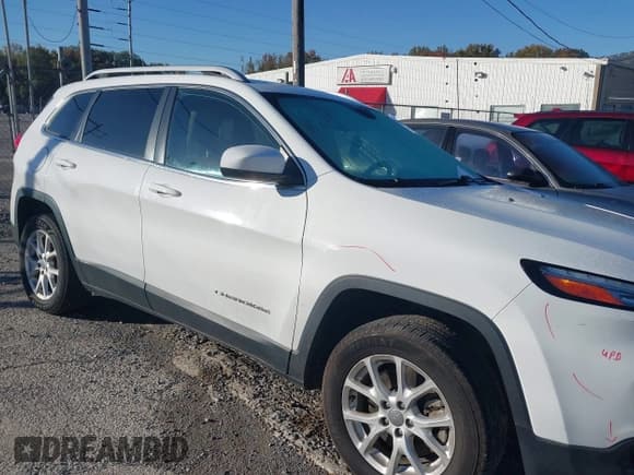 ✅ 2015 Jeep Cherokee Latitude • VIN: 1C4PJLCB7FW539649 • Lot: 43490598. Wystawiony na IAAI z przebiegiem 126 060 mil. Bezpłatny archiwum sprzedaży aukcyjnych z USA i szczegółowy raport historii pojazdu na DreamBid. Zdjęcie 1.