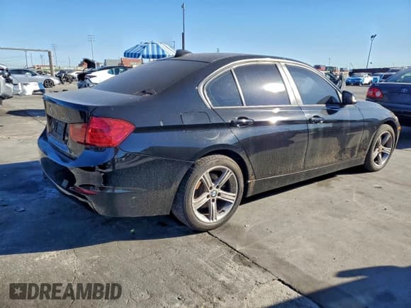 ✅ 2012 BMW 3 Series 328i • VIN: WBA3A5C58CF349940 • Lot: 96522445. Wystawiony na Copart z przebiegiem 162 138 mil. Bezpłatny archiwum sprzedaży aukcyjnych z USA i szczegółowy raport historii pojazdu na DreamBid. Zdjęcie 3.