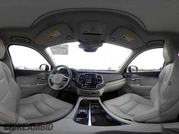 ✅ 2023 Volvo XC90 • VIN: YV4H60CW2P1922272 • Lot: 43632315. Wystawiony na IAAI z przebiegiem 32 821 mil. Bezpłatny archiwum sprzedaży aukcyjnych z USA i szczegółowy raport historii pojazdu na DreamBid. Zdjęcie 18.