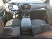 ✅ 2023 Chevrolet Traverse LT Cloth • VIN: 1GNEVGKWXPJ290728 • Lot: 70272255. Wystawiony na Copart z przebiegiem 27 531 mil. Bezpłatny archiwum sprzedaży aukcyjnych z USA i szczegółowy raport historii pojazdu na DreamBid. Zdjęcie 8.