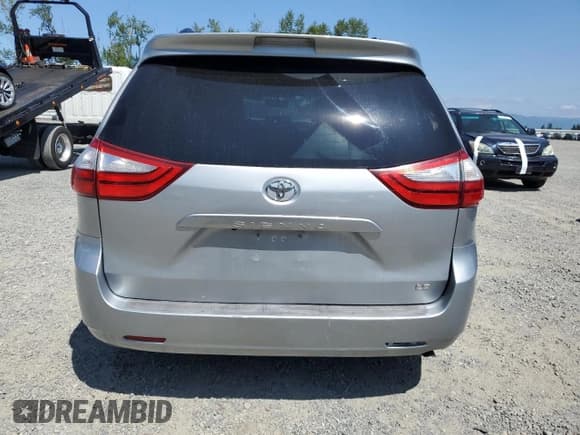 ✅ 2015 Toyota Sienna LE AAS • VIN: 5TDKK3DC7FS684365 • Lot: 65814185. Wystawiony na Copart z przebiegiem 191 948 mil. Bezpłatny archiwum sprzedaży aukcyjnych z USA i szczegółowy raport historii pojazdu na DreamBid. Zdjęcie 6.