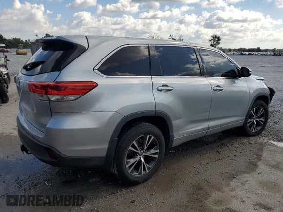 ✅ 2017 Toyota Highlander LE • VIN: 5TDZZRFH5HS210648 • Лот: 69780245. Опубликован ранее на Copart с пробегом 132 923 миль. Бесплатный доступ к архиву аукционных продаж из США и подробный отчёт об истории автомобиля на DreamBid. Изображение 3.