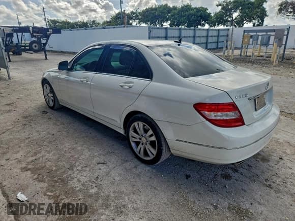 ✅ 2009 Mercedes-Benz C 300 Sport • VIN: WDDGF54X59R043359 • Лот: 94898715. Опубликован ранее на Copart с пробегом 113 688 миль. Бесплатный доступ к архиву аукционных продаж из США и подробный отчёт об истории автомобиля на DreamBid. Изображение 2.