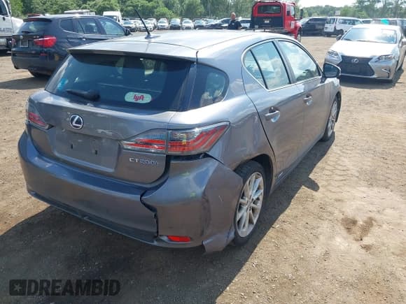 ✅ 2012 Lexus CT 200h Premium • VIN: JTHKD5BH4C2113552 • Lot: 42778978. Wystawiony na IAAI z przebiegiem 104 931 mil. Bezpłatny archiwum sprzedaży aukcyjnych z USA i szczegółowy raport historii pojazdu na DreamBid. Zdjęcie 17.