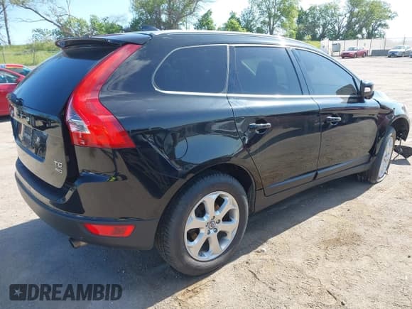 ✅ 2012 Volvo XC60 3.0L • VIN: YV4902DZ4C2312016 • Lot: 42330364. Wystawiony na IAAI z przebiegiem 157 554 mil. Bezpłatny archiwum sprzedaży aukcyjnych z USA i szczegółowy raport historii pojazdu na DreamBid. Zdjęcie 4.