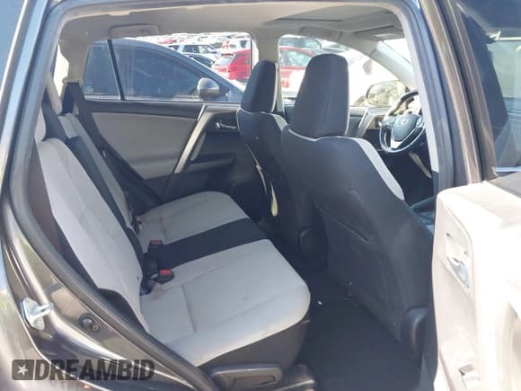 ✅ 2016 Toyota RAV4 XLE • VIN: JTMWFREV8GJ073168 • Лот: 43593453. Опубликован ранее на IAAI с пробегом 206 049 миль. Бесплатный доступ к архиву аукционных продаж из США и подробный отчёт об истории автомобиля на DreamBid. Изображение 8.