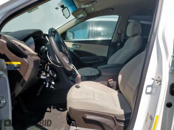 ✅ 2018 Hyundai Santa Fe 2.4L • VIN: 5NMZT3LB2JH074812 • Lot: 71050155. Listed on Copart with 84,807 mi. Free auction sales archive from the USA and detailed vehicle history report at DreamBid. Image 7.