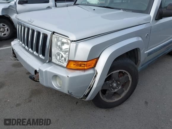 ✅ 2008 Jeep Commander Sport • VIN: 1J8HG48N98C155848 • Lot: 42638687. Wystawiony na IAAI z przebiegiem 187 943 mil. Bezpłatny archiwum sprzedaży aukcyjnych z USA i szczegółowy raport historii pojazdu na DreamBid. Zdjęcie 17.