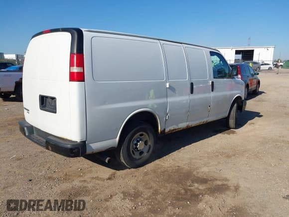✅ 2012 Chevrolet Express Cargo • VIN: 1GCZGTCAXC1180840 • Lot: 43242320. Wystawiony na IAAI z przebiegiem 399 391 mil. Bezpłatny archiwum sprzedaży aukcyjnych z USA i szczegółowy raport historii pojazdu na DreamBid. Zdjęcie 4.