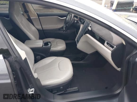 ✅ 2014 Tesla Model S 60 • VIN: 5YJSA1H17EFP56474 • Lot: 43246184. Listed on IAAI with 120,708 mi. Free auction sales archive from the USA and detailed vehicle history report at DreamBid. Image 5.