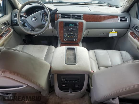 ✅ 2008 Chevrolet Avalanche 2LT • VIN: 3GNEC12J18G139383 • Lot: 82388435. Wystawiony na Copart z przebiegiem 231 326 mil. Bezpłatny archiwum sprzedaży aukcyjnych z USA i szczegółowy raport historii pojazdu na DreamBid. Zdjęcie 8.