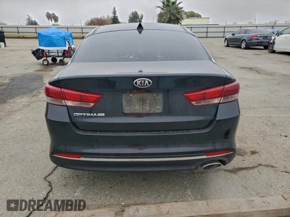 ✅ 2018 Kia Optima S • VIN: 5XXGT4L38JG237712 • Lot: 96368635. Listed on Copart with 267,608 mi. Free auction sales archive from the USA and detailed vehicle history report at DreamBid. Image 6.