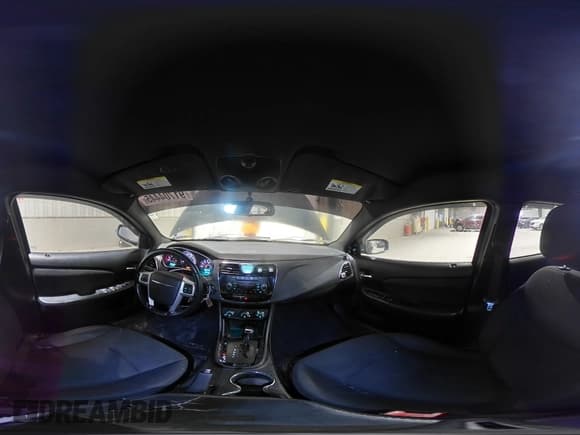 ✅ 2011 Chrysler 200 Touring • VIN: 1C3BC1FB8BN614626 • Lot: 91704445. Wystawiony na Copart z przebiegiem 148 500 mil. Bezpłatny archiwum sprzedaży aukcyjnych z USA i szczegółowy raport historii pojazdu na DreamBid. Zdjęcie 14.