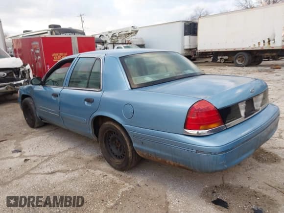 ✅ 2000 Ford Crown Victoria • VIN: 2FAFP72W4YX181431 • Лот: 41514424. Опубликован ранее на IAAI с пробегом 265 834 миль. Бесплатный доступ к архиву аукционных продаж из США и подробный отчёт об истории автомобиля на DreamBid. Изображение 3.
