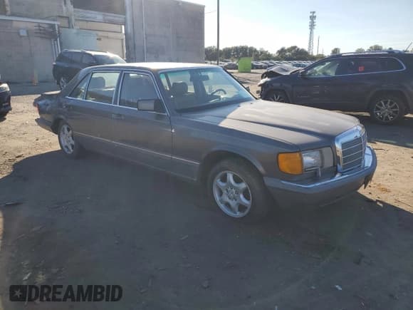 ✅ 1989 Mercedes-Benz 560 • VIN: WDBCA39D1KA429080 • Лот: 75631614. Опубликован ранее на Copart с пробегом 178 048 миль. Бесплатный доступ к архиву аукционных продаж из США и подробный отчёт об истории автомобиля на DreamBid. Изображение 4.