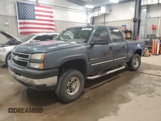 ✅ 2006 Chevrolet Silverado 2500HD LT3 • VIN: 1GCHK23U26F271526 • Lot: 63318455. Wystawiony na Copart z przebiegiem 202 510 mil. Bezpłatny archiwum sprzedaży aukcyjnych z USA i szczegółowy raport historii pojazdu na DreamBid. Zdjęcie 1.