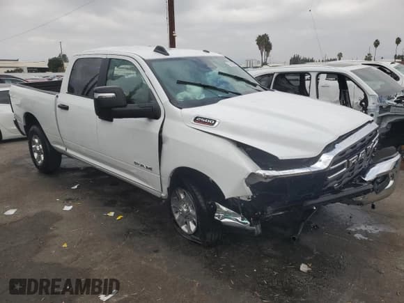 ✅ 2026 Ram 2500 Big Horn • VIN: 3C6UR5DJ4TG197107 • Лот: 90506325. Опубликован ранее на Copart с пробегом 385 миль. Бесплатный доступ к архиву аукционных продаж из США и подробный отчёт об истории автомобиля на DreamBid. Изображение 4.