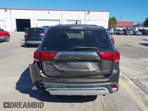 ✅ 2019 Mitsubishi Outlander ES • VIN: JA4AD2A32KZ013032 • Lot: 43370775. Listed on IAAI with 72,624 mi. Free auction sales archive from the USA and detailed vehicle history report at DreamBid. Image 17.