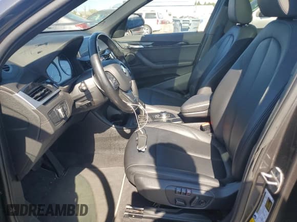 ✅ 2022 BMW X1 xDrive28i • VIN: WBXJG9C07N5U60818 • Lot: 85304115. Wystawiony na Copart z przebiegiem 52 698 mil. Bezpłatny archiwum sprzedaży aukcyjnych z USA i szczegółowy raport historii pojazdu na DreamBid. Zdjęcie 7.