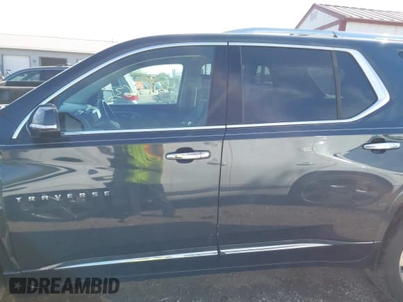 ✅ 2019 Chevrolet Traverse Premier • VIN: 1GNERKKW4KJ123524 • Лот: 43362635. Опубликован ранее на IAAI с пробегом 82 612 миль. Бесплатный доступ к архиву аукционных продаж из США и подробный отчёт об истории автомобиля на DreamBid. Изображение 14.