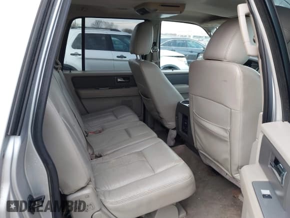 ✅ 2012 Ford Expedition Max King Ranch • VIN: 1FMJK1H59CEF11617 • Lot: 40992807. Wystawiony na IAAI z przebiegiem 240 090 mil. Bezpłatny archiwum sprzedaży aukcyjnych z USA i szczegółowy raport historii pojazdu na DreamBid. Zdjęcie 8.