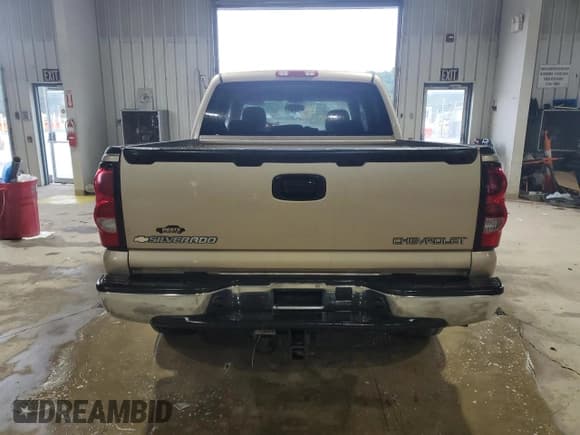 ✅ 2004 Chevrolet Silverado 1500 LS • VIN: 2GCEK13TX41418555 • Lot: 63997115. Wystawiony na Copart z przebiegiem 172 329 mil. Bezpłatny archiwum sprzedaży aukcyjnych z USA i szczegółowy raport historii pojazdu na DreamBid. Zdjęcie 6.