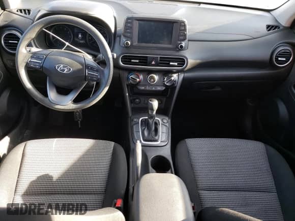 2019 Hyundai Kona SE с VIN KM8K1CAA6KU280402, выставлен на аукционе Copart как лот 43496943 с пробегом 49 497 миль миль и . История ставок и продаж доступна на DreamBid. Изображение 8.