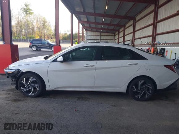 ✅ 2025 Hyundai Elantra SEL Convenience • VIN: KMHLS4DG9SU022236 • Лот: 43606786. Опубликован ранее на IAAI с пробегом 14 252 миль. Бесплатный доступ к архиву аукционных продаж из США и подробный отчёт об истории автомобиля на DreamBid. Изображение 14.