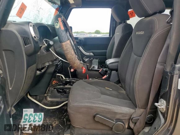 ✅ 2017 Jeep Wrangler Sahara • VIN: 1C4AJWBG4HL670837 • Lot: 60639525. Wystawiony na Copart z przebiegiem 153 049 mil. Bezpłatny archiwum sprzedaży aukcyjnych z USA i szczegółowy raport historii pojazdu na DreamBid. Zdjęcie 7.