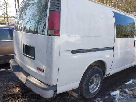 ✅ 2000 GMC Savana • VIN: 1GTFG15RXY1118050 • Лот: 41618110. Опубликован ранее на IAAI с пробегом 201 693 миль. Бесплатный доступ к архиву аукционных продаж из США и подробный отчёт об истории автомобиля на DreamBid. Изображение 6.