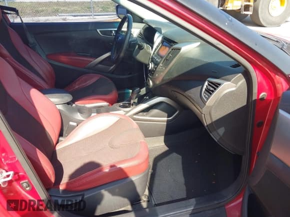 ✅ 2012 Hyundai Veloster w/Gray Int • VIN: KMHTC6AD0CU040970 • Lot: 42174672. Wystawiony na IAAI z przebiegiem 142 310 mil. Bezpłatny archiwum sprzedaży aukcyjnych z USA i szczegółowy raport historii pojazdu na DreamBid. Zdjęcie 5.