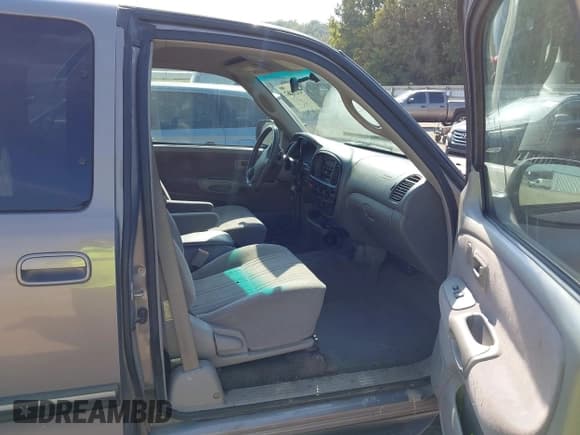 ✅ 2000 Toyota Tundra SR5 • VIN: 5TBBT4415YS083517 • Lot: 43231467. Listed on IAAI with 238,728 mi. Free auction sales archive from the USA and detailed vehicle history report at DreamBid. Image 5.