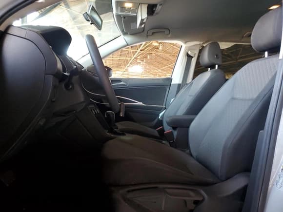 ✅ 2019 Volkswagen Tiguan S • VIN: 3VV1B7AX9KM006352 • Lot: 60090365. Listed on Copart with 182,231 mi. Free auction sales archive from the USA and detailed vehicle history report at DreamBid. Image 7.