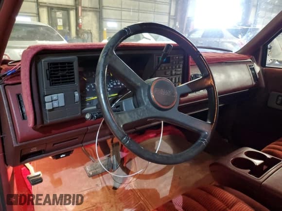 ✅ 1991 GMC Sierra 1500 • VIN: 2GTHC39K2M1538208 • Lot: 41664305. Wystawiony na Copart z przebiegiem 56 293 mil. Bezpłatny archiwum sprzedaży aukcyjnych z USA i szczegółowy raport historii pojazdu na DreamBid. Zdjęcie 8.