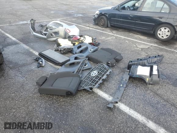 ✅ 2021 Hyundai Venue SE • VIN: KMHRB8A33MU069722 • Lot: 42709195. Wystawiony na Copart z przebiegiem 62 056 mil. Bezpłatny archiwum sprzedaży aukcyjnych z USA i szczegółowy raport historii pojazdu na DreamBid. Zdjęcie 14.